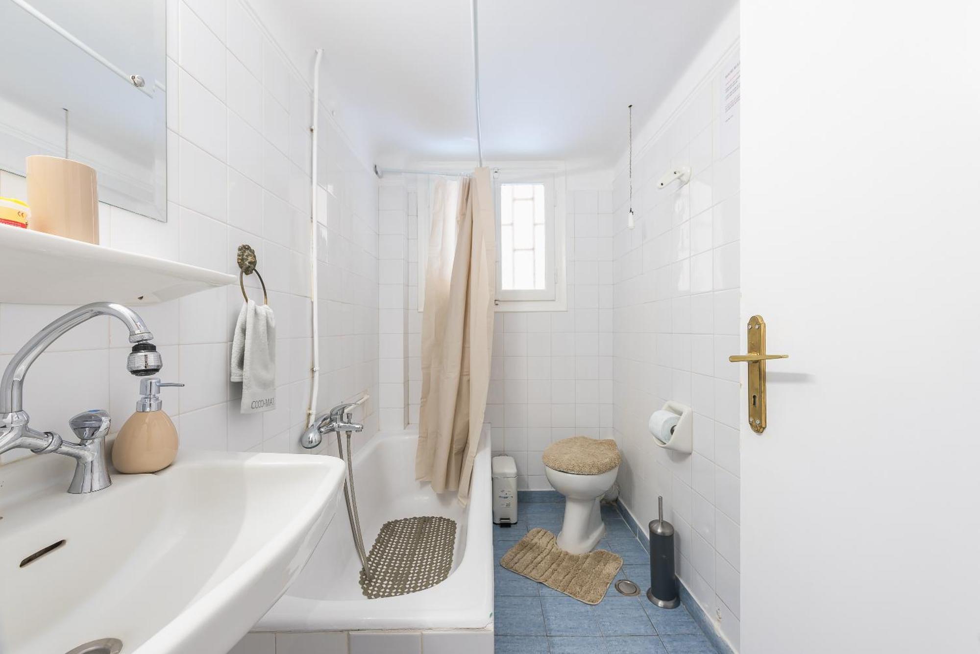 Private Rooms Athens - Shared Bathroom Номер фото